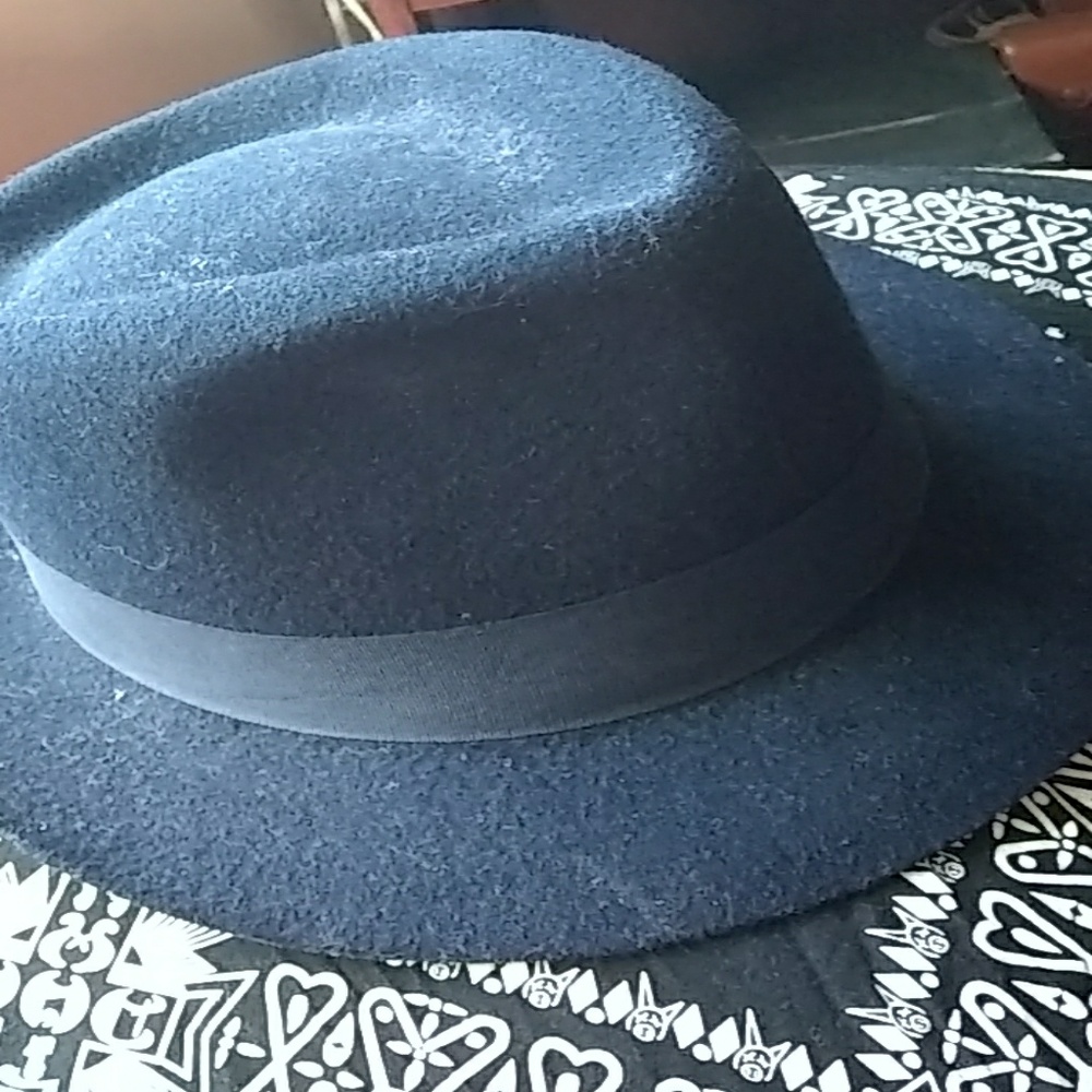 Fedora - Picture 2 of 4